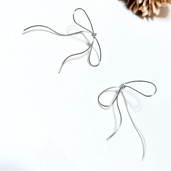 Silver bow earrings M140 - Picture 3 of 5